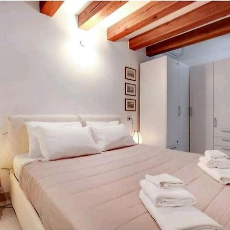 Pergola Apartment - Beautiful And Cozy Space On The Water Venezia Esterno foto